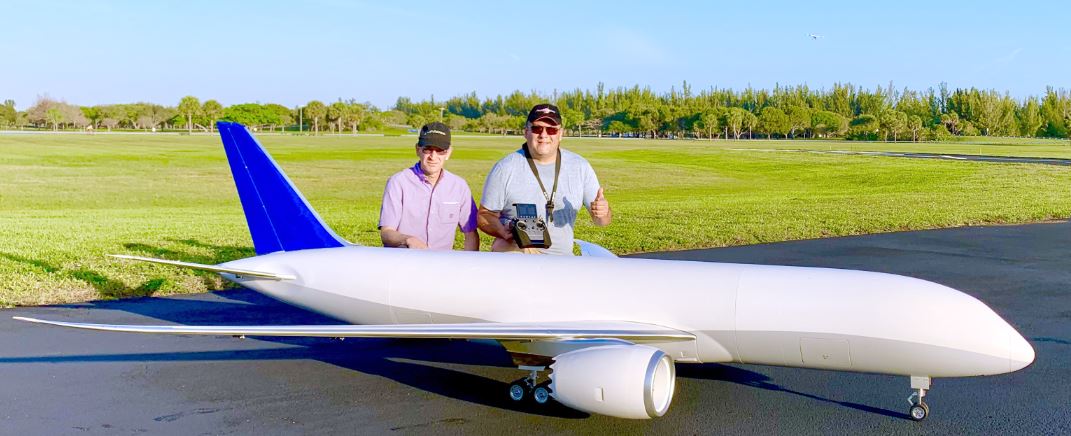 World's Largest RC Boeing 787 - Model 
